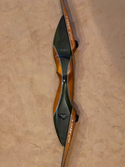 BWANA BOWS Askari Pro Recurve, RH, 41# @ 28", 62" AMO